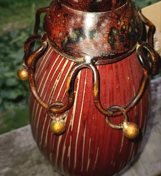 Brick Red Tall Brass Scroll Ornate Pitcher Style Vase NWT Carolyn Kinder… - Picture 5 of 12